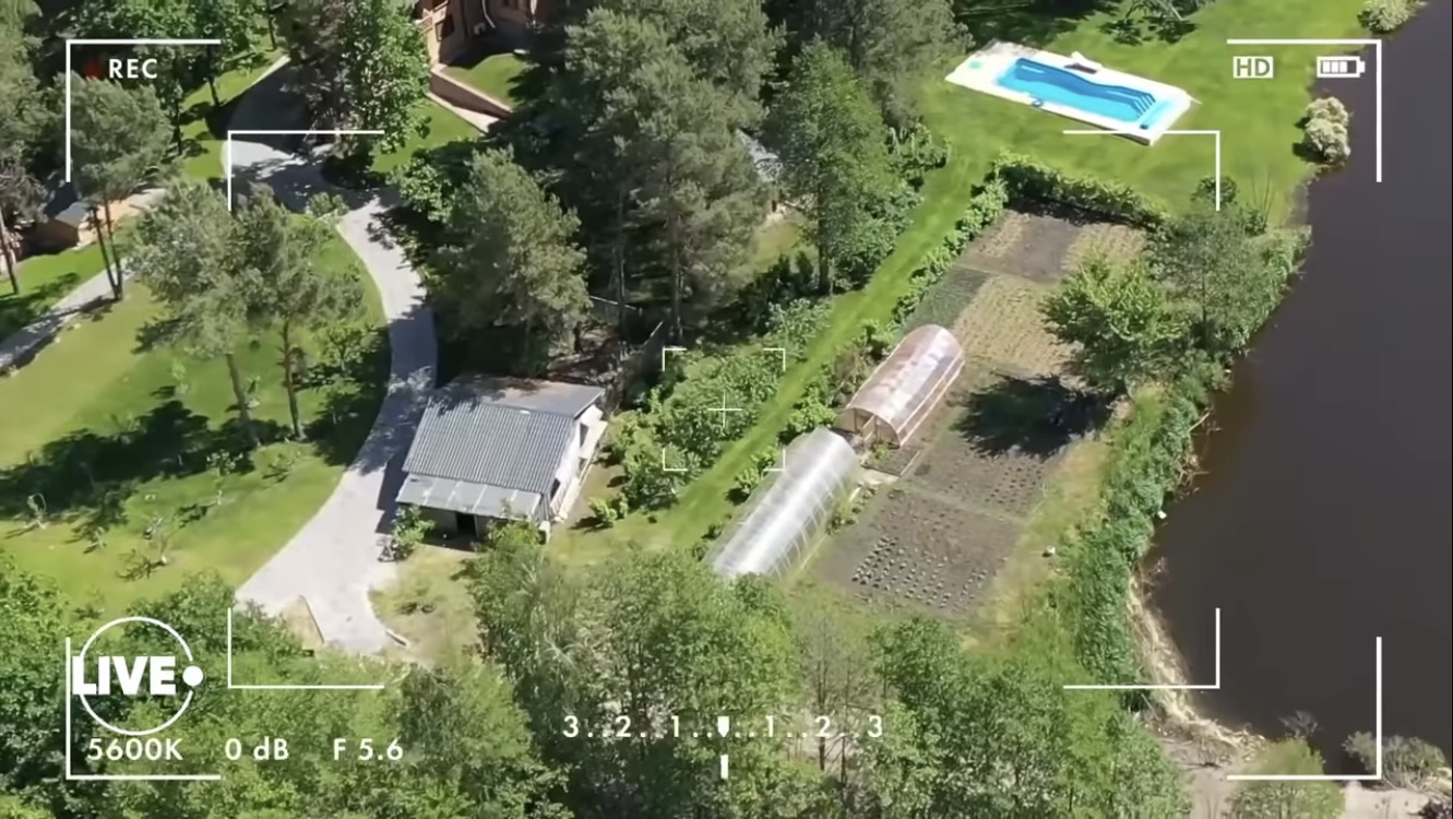 Шикарную виллу Оли Поляковой показали на видео: частный пляж и причал с яхтами